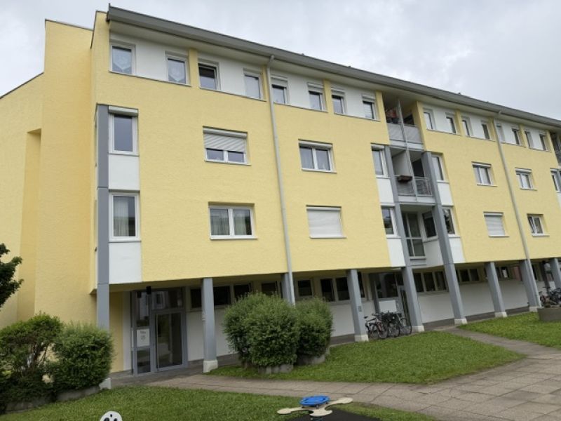 Bei einer Wohnhausanlage wurden Wintergärten und Eingangsportale eingebaut